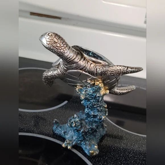 Hand painted resin turtle and coral sculpture - Picture 4 of 11